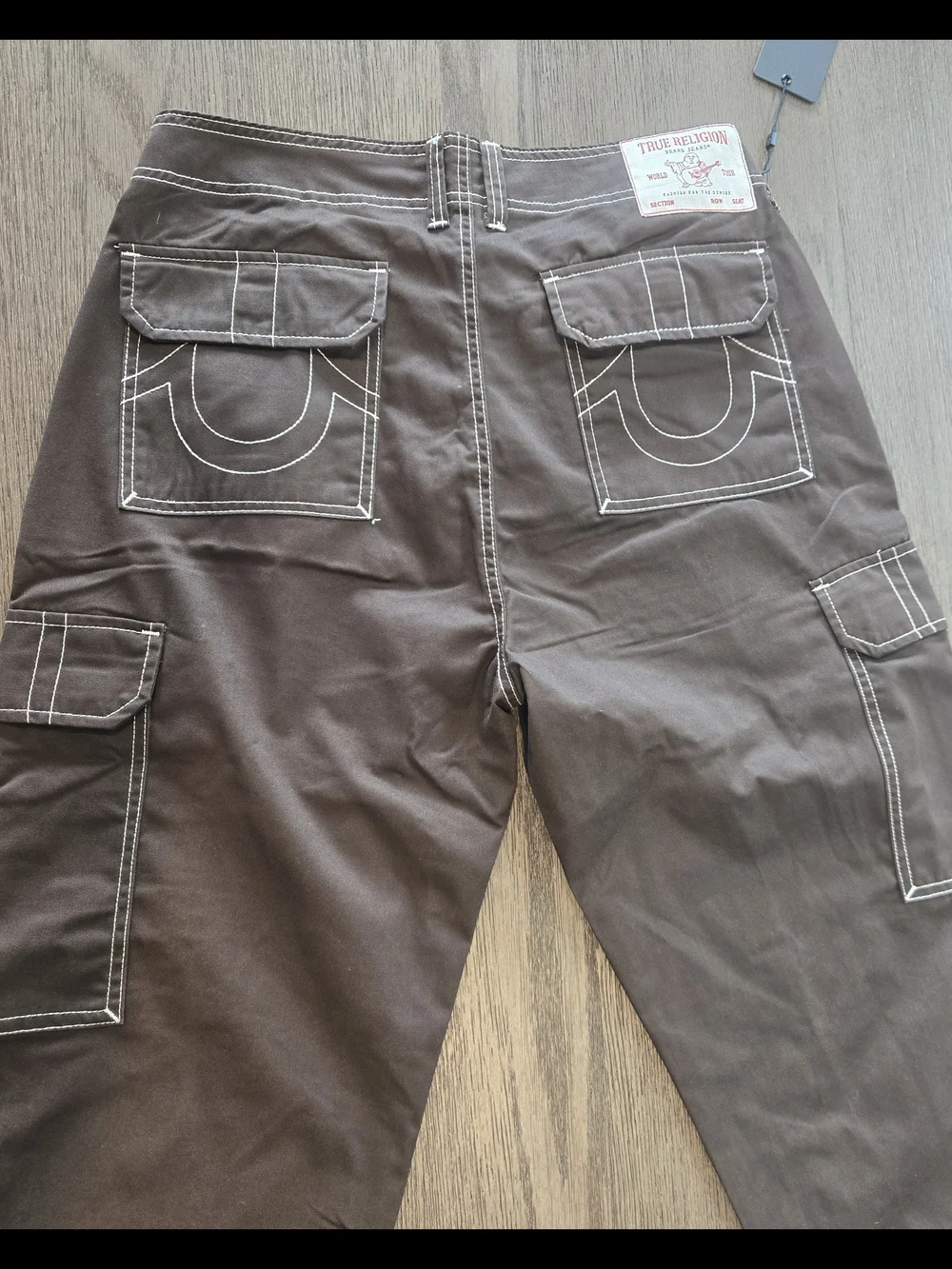 True Religion Mens Baggy SN Cargo Pants 34 Java Brown White Contrast Stitch NWT